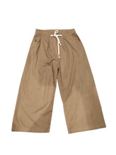 Load image into Gallery viewer, MT Capri Pants
