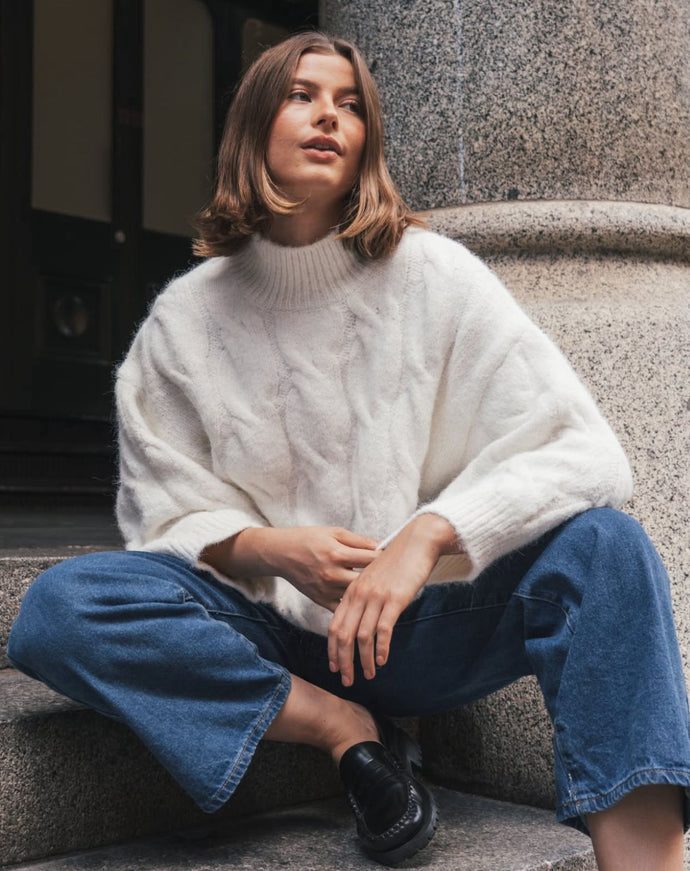 White Closet Chunky Cable knit