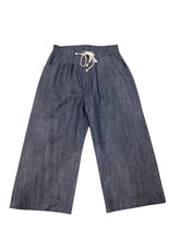 Load image into Gallery viewer, MT Capri Pants
