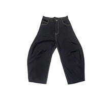 Load image into Gallery viewer, Barrel Jeans
