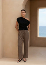 Load image into Gallery viewer, White Closet Knitwear Black
