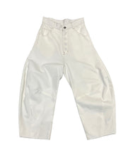 Load image into Gallery viewer, Barrel Jeans
