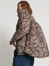 Load image into Gallery viewer, OT CAMO QUILTED JACKET

